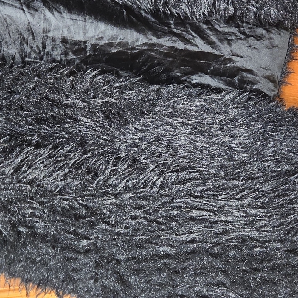 Furry Vest - Picture 3 of 3
